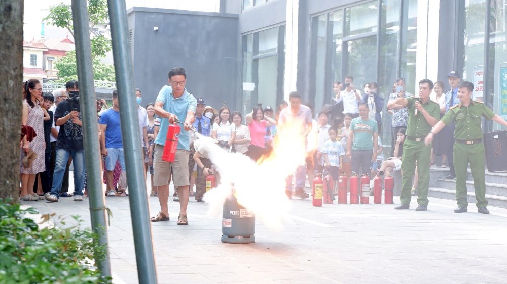 d08d5356582bfd75a43a18