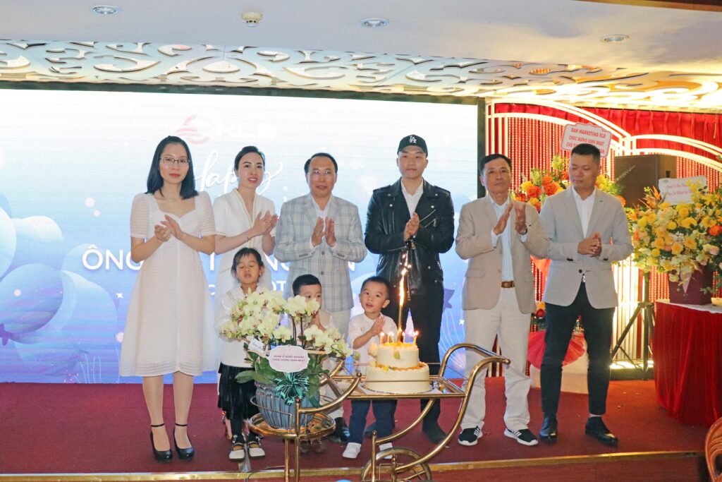 Ấm áp bữa tiệc sinh nhật Chủ tịch KLB