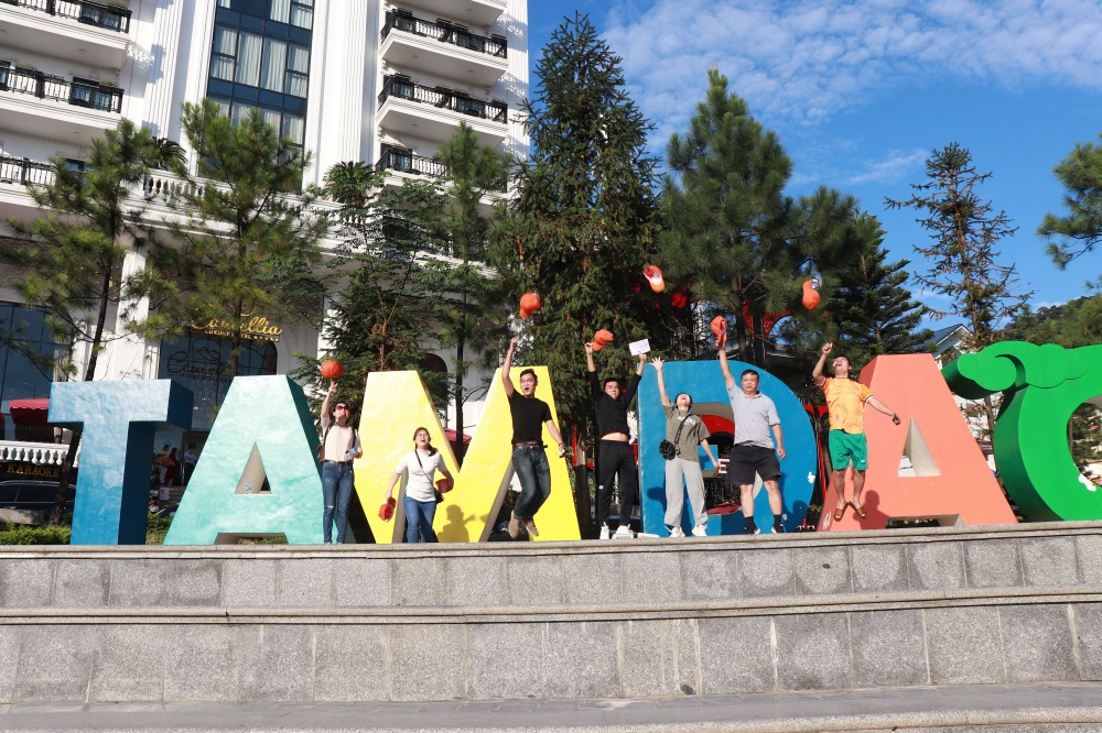 Thử thách đầu tiên các đội chụp hình "check-in" độc lạ tại Tam Đảo