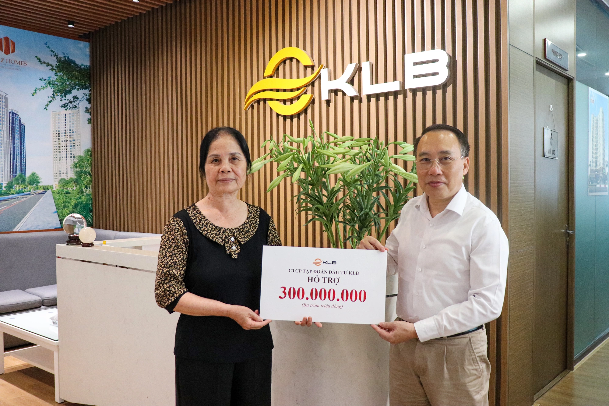 Tập đoàn KLB trao tặng món quà nghĩa tình đến gia đình cựu nhân viên – Tri ân những cống hiến vẹn tròn