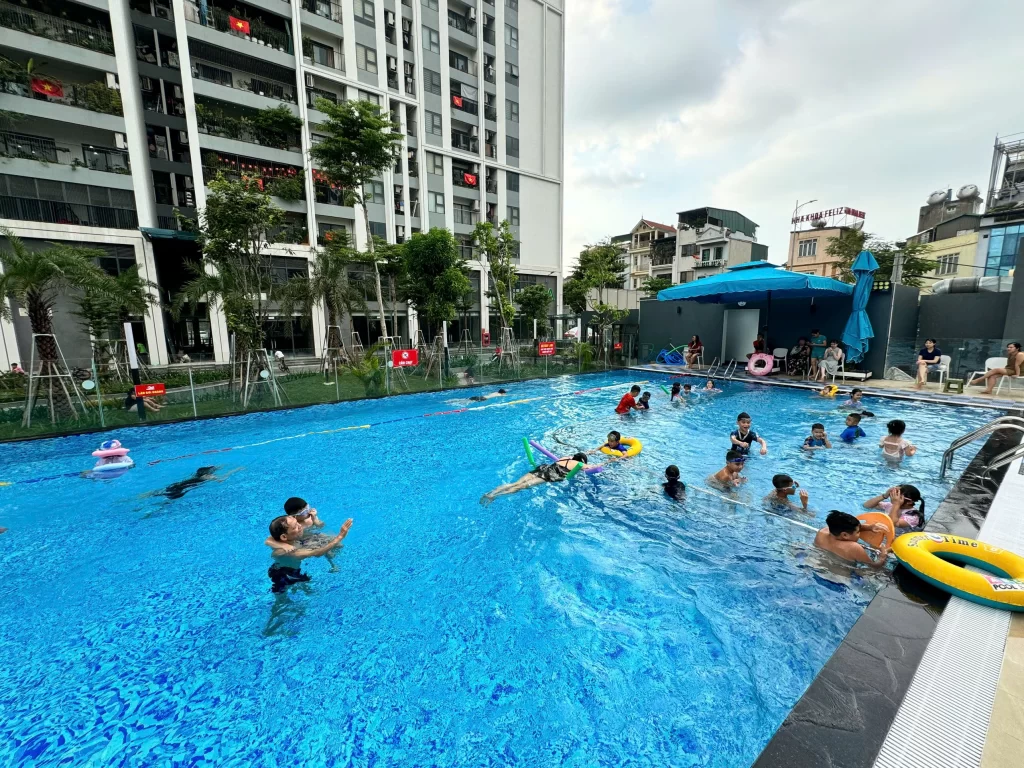 Bể bơi muối khoáng Feliz Homes – Trải nghiệm nghỉ dưỡng giữa lòng Hà Nội