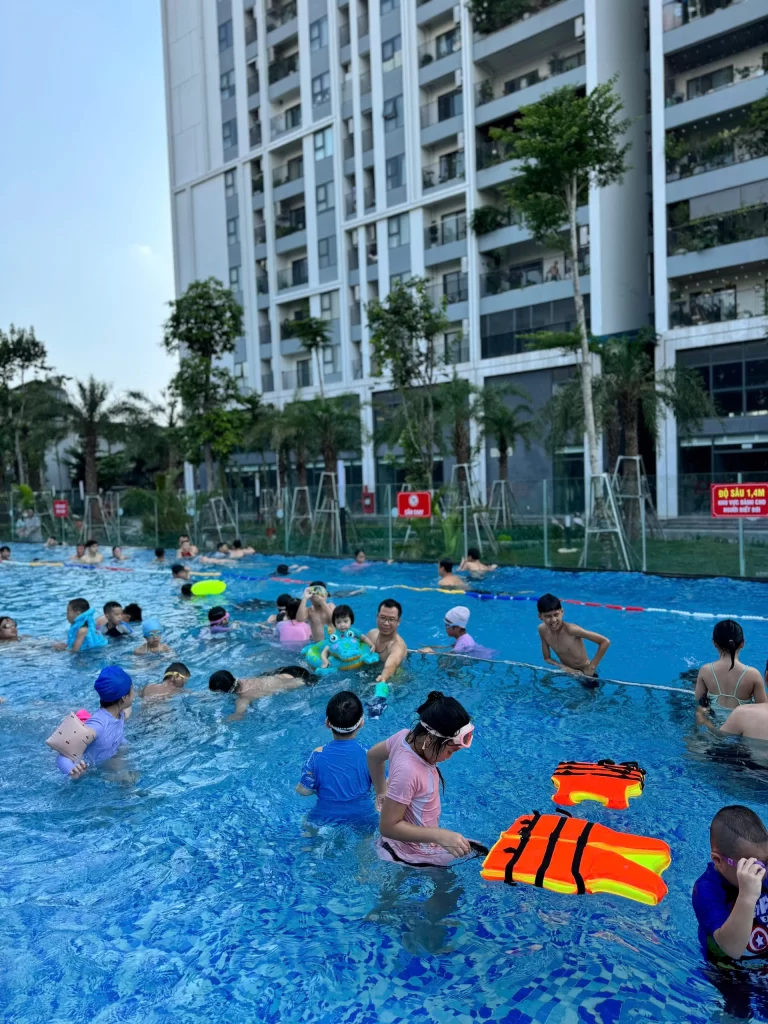 Bể bơi muối khoáng Feliz Homes – Trải nghiệm nghỉ dưỡng giữa lòng Hà Nội