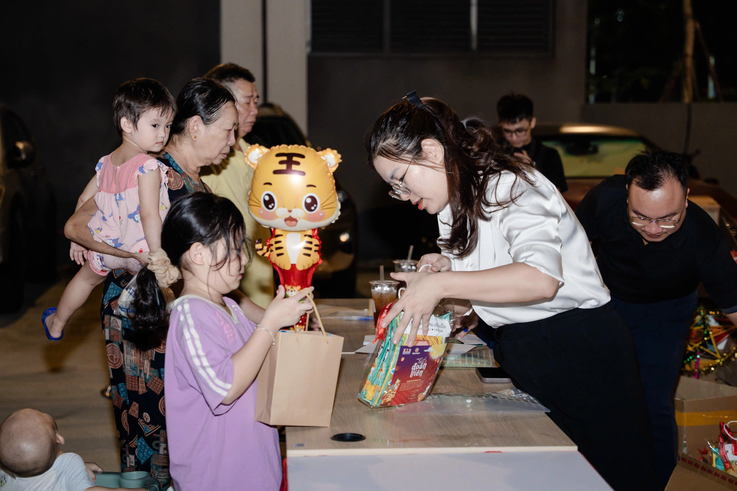 ĐÊM HỘI TRĂNG RẰM FELIZ HOMES 2025 – MÙA TRĂNG ĐOÀN VIÊN, NIỀM VUI LAN TỎA