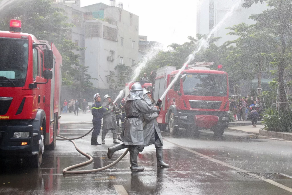 NÂNG CAO CHUẨN AN TOÀN KHU CĂN HỘ: CHUNG CƯ FELIZ HOMES DIỄN TẬP PCCC VÀ CỨU NẠN CỨU HỘ
