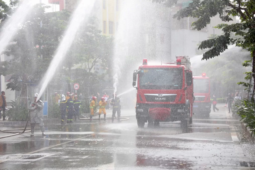 NÂNG CAO CHUẨN AN TOÀN KHU CĂN HỘ: CHUNG CƯ FELIZ HOMES DIỄN TẬP PCCC VÀ CỨU NẠN CỨU HỘ