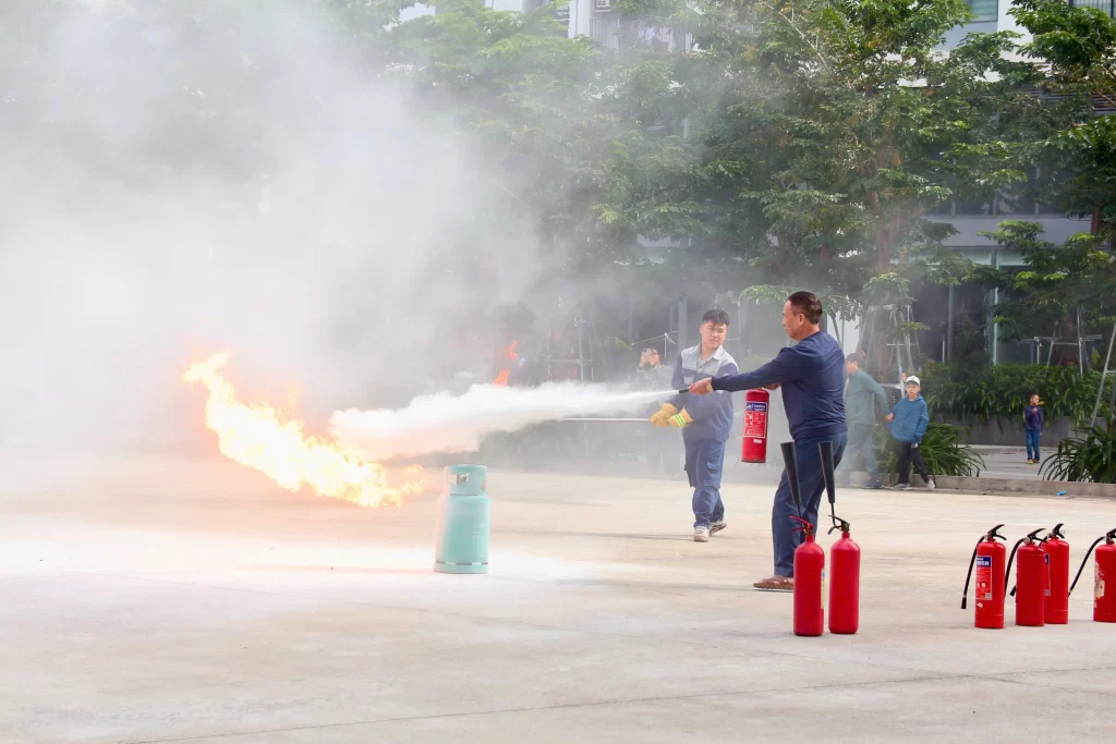 NÂNG CAO CHUẨN AN TOÀN KHU CĂN HỘ: CHUNG CƯ FELIZ HOMES DIỄN TẬP PCCC VÀ CỨU NẠN CỨU HỘ