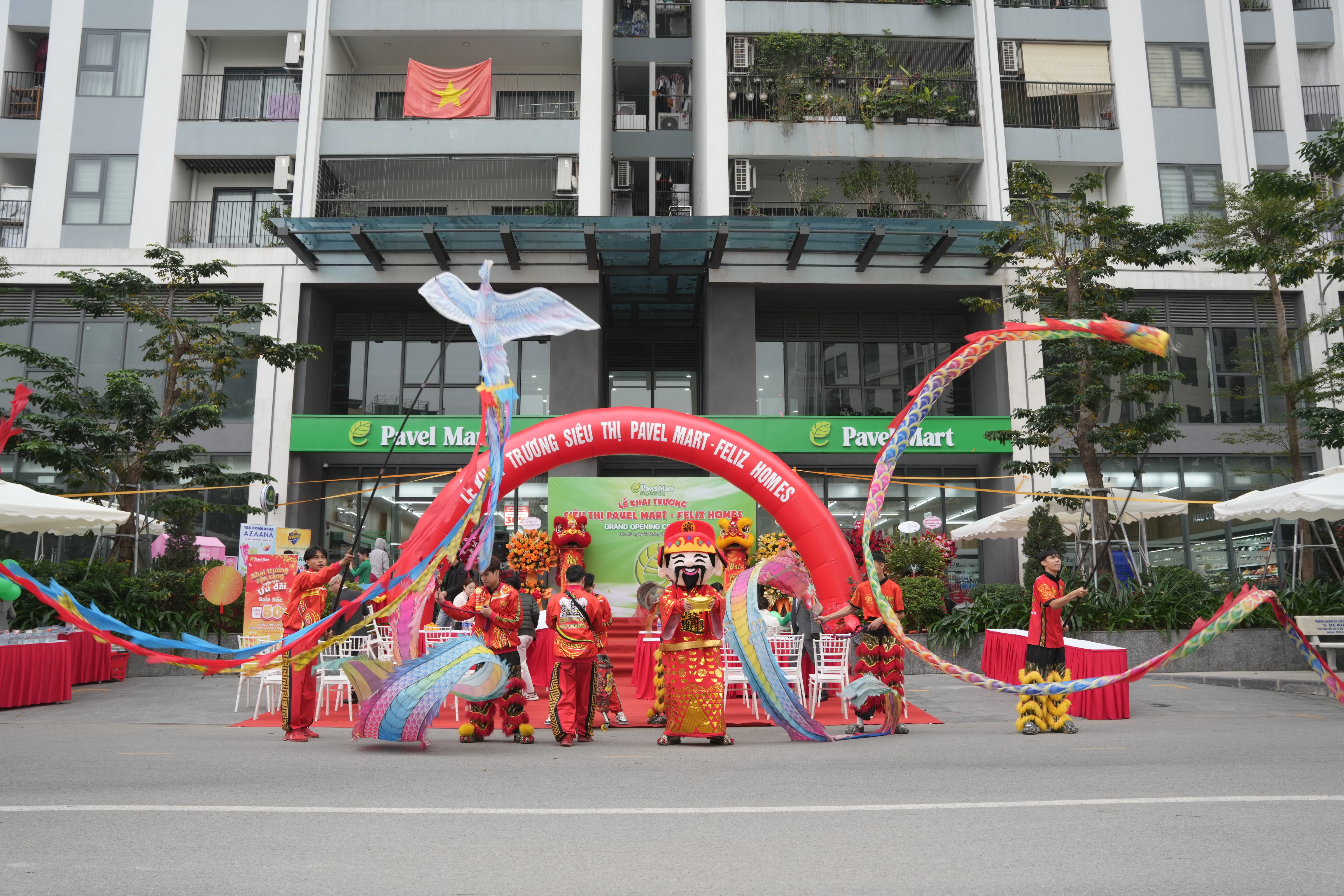 TOÀN CẢNH NGÀY KHAI TRƯƠNG PAVEL MART: RỰC RỠ VÀ CẢM XÚC