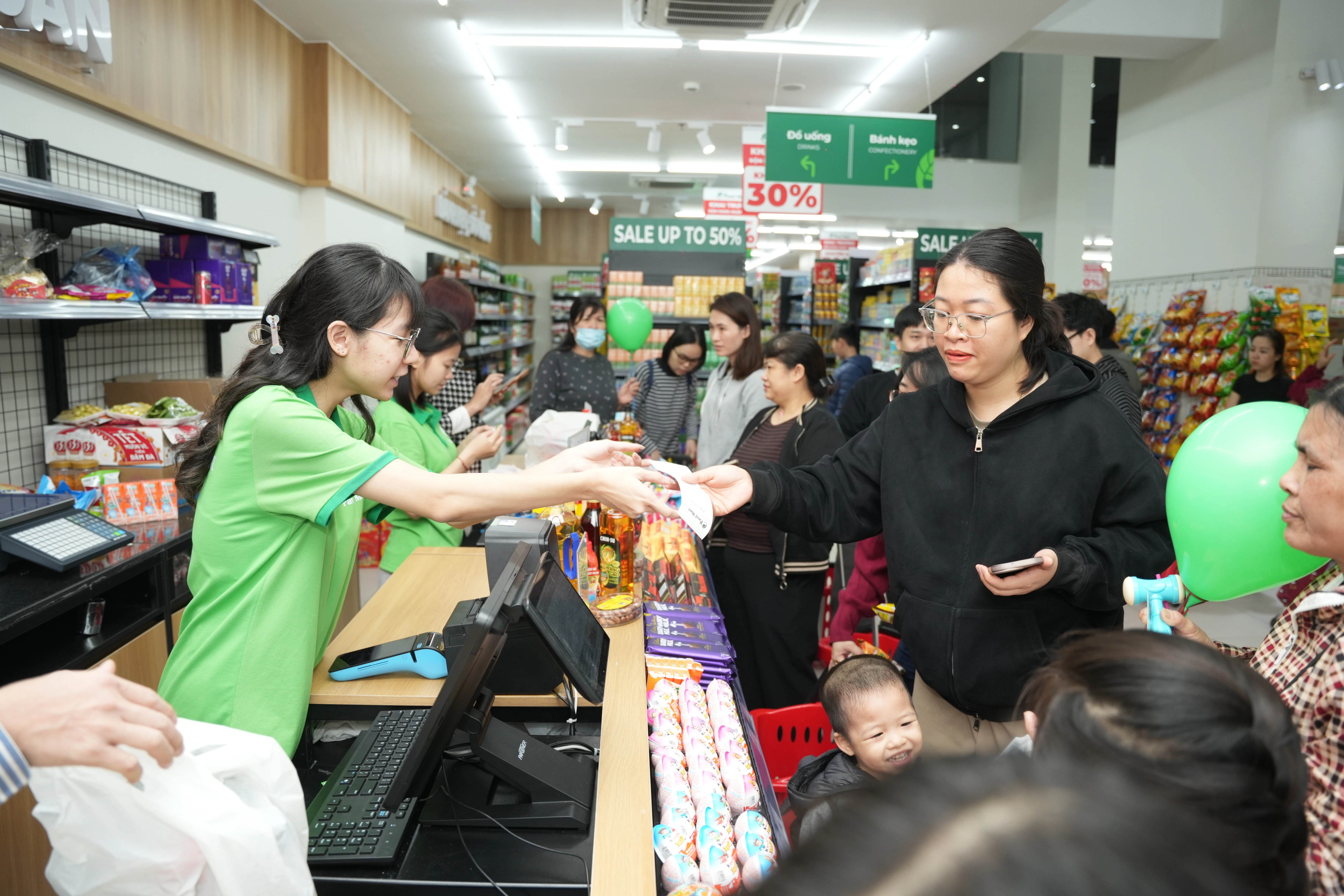 TOÀN CẢNH NGÀY KHAI TRƯƠNG PAVEL MART: RỰC RỠ VÀ CẢM XÚC