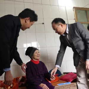 KLB GROUP TIẾP NỐI HÀNH TRÌNH AN SINH XÃ HỘI: TRAO TẶNG 120 SUẤT QUÀ Ý NGHĨA TỚI CÁC GIA ĐÌNH KHÓ KHĂN