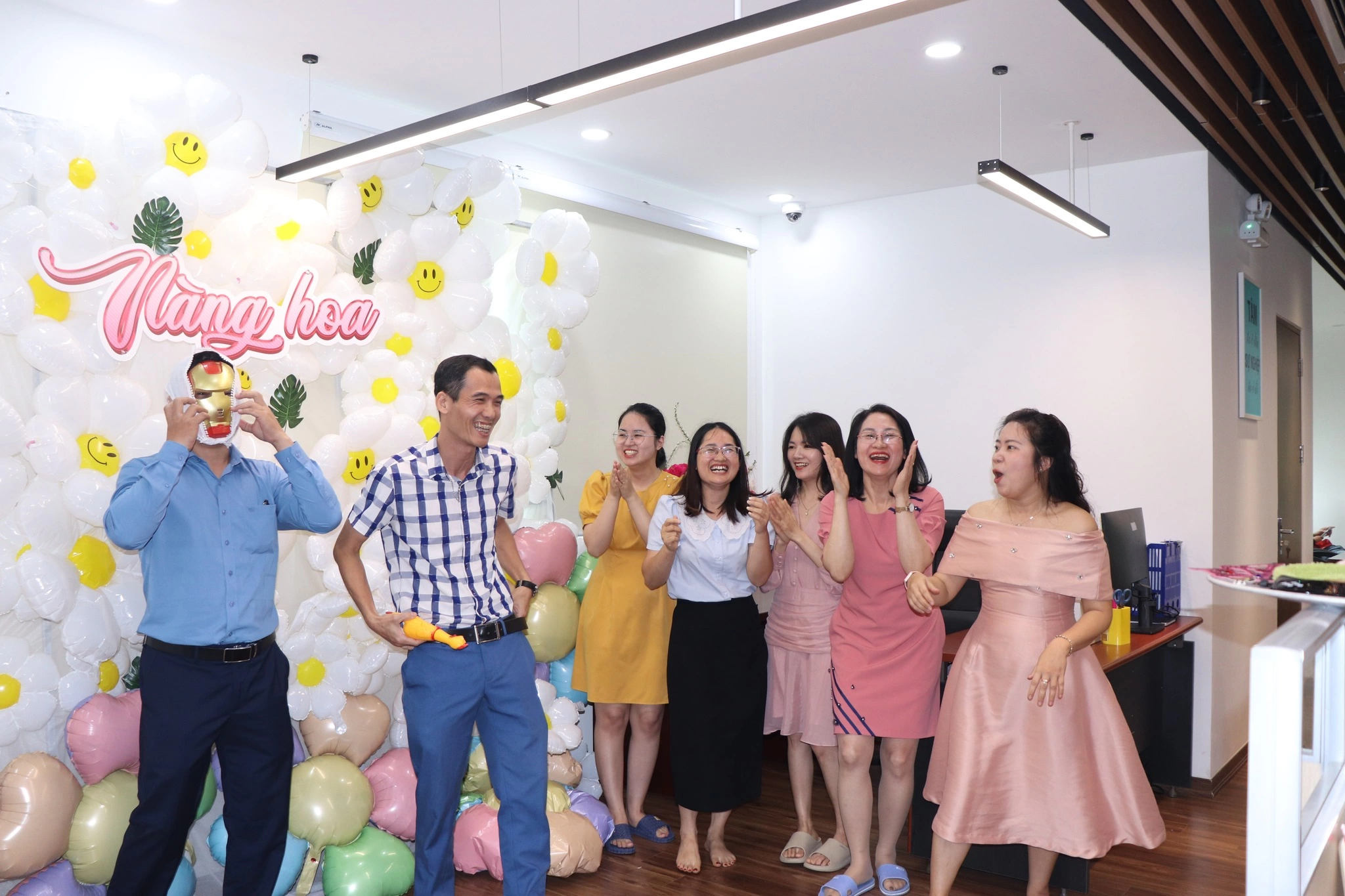 “NÀNG HOA” 8/3: SỰ KIỆN TRI ÂN NHỮNG BÓNG HỒNG TRUYỀN CẢM HỨNG TẠI KLB GROUP