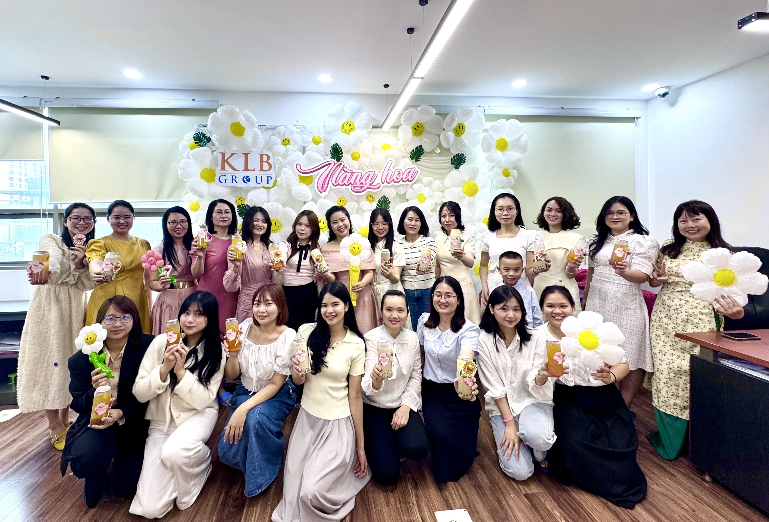 “NÀNG HOA” 8/3: SỰ KIỆN TRI ÂN NHỮNG BÓNG HỒNG TRUYỀN CẢM HỨNG TẠI KLB GROUP