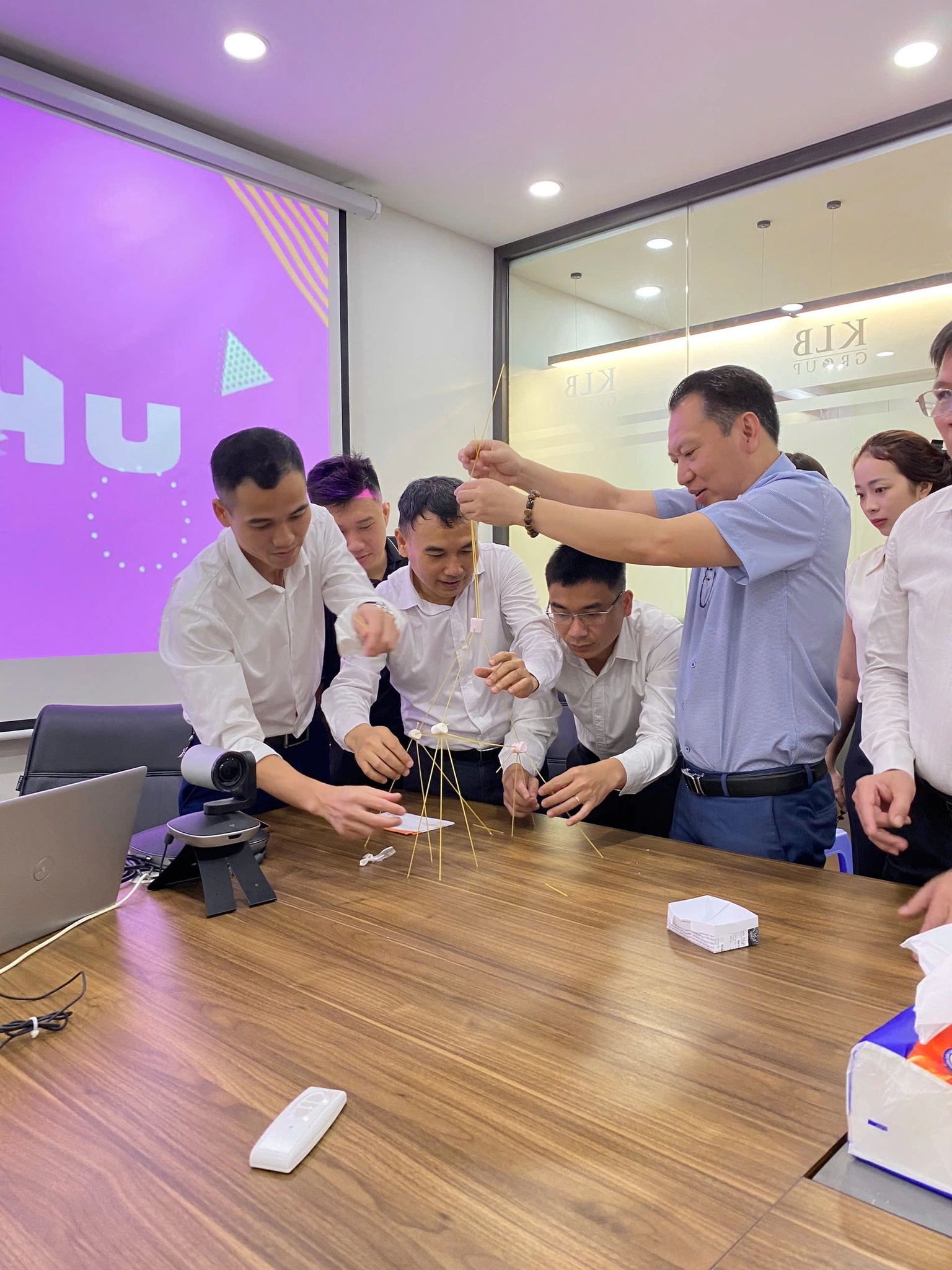 SINH HOẠT ĐẦU TUẦN: HOẠT ĐỘNG THƯỜNG NIÊN MANG ĐẬM BẢN SẮC VĂN HÓA KLB GROUP