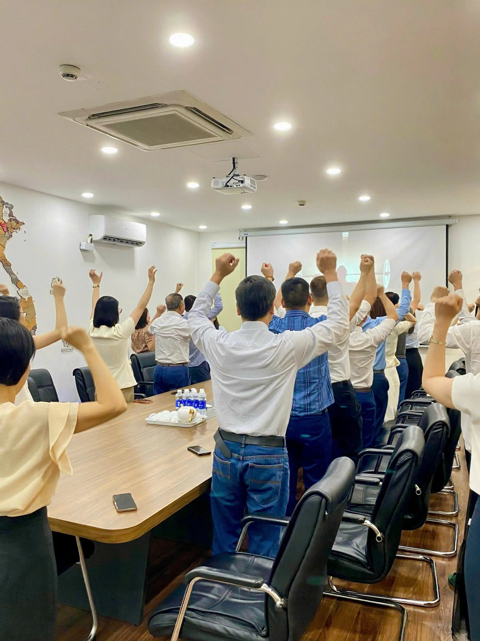 SINH HOẠT ĐẦU TUẦN: HOẠT ĐỘNG THƯỜNG NIÊN MANG ĐẬM BẢN SẮC VĂN HÓA KLB GROUP